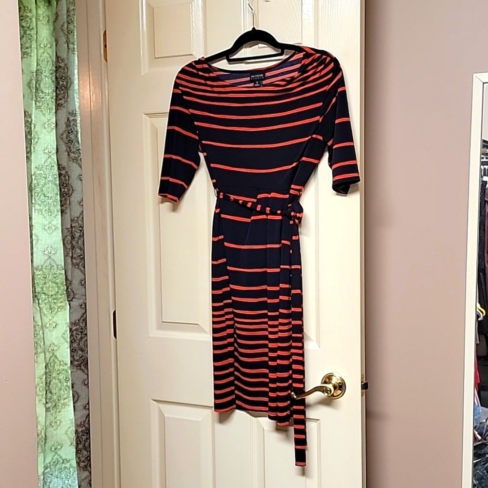 1/2 legnth sleve blue and orange stripped dress with matching belt